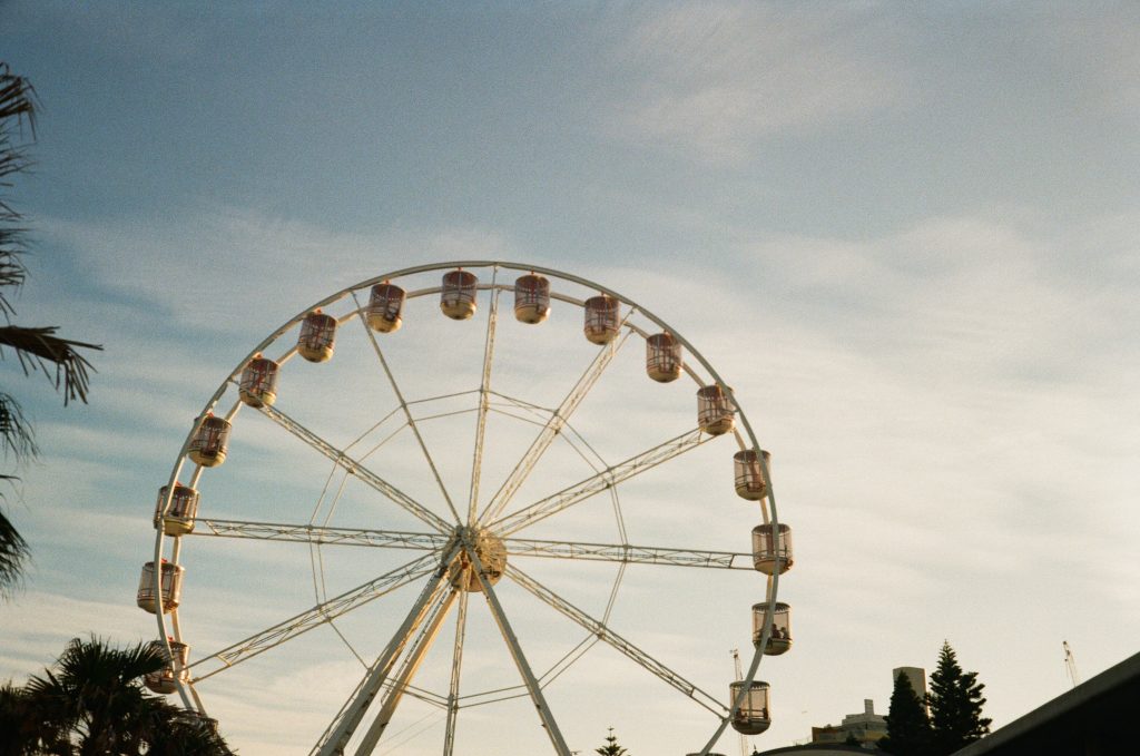 Bond ferry wheel 